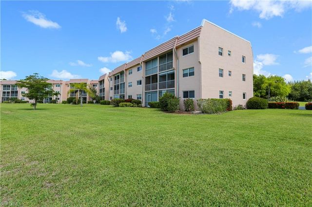 300 Forest Lakes BLVD 202, Naples, FL 34105