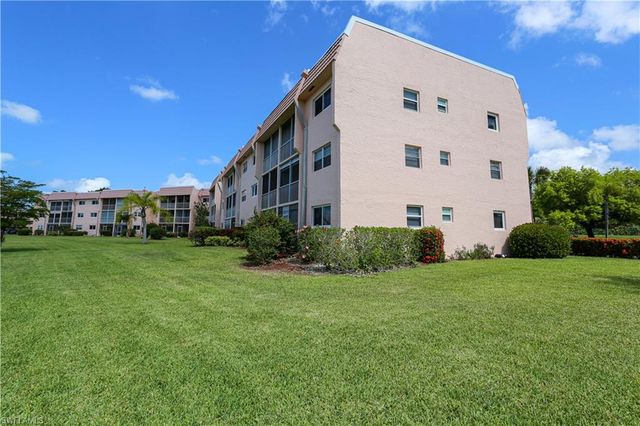 300 Forest Lakes BLVD 202, Naples, FL 34105