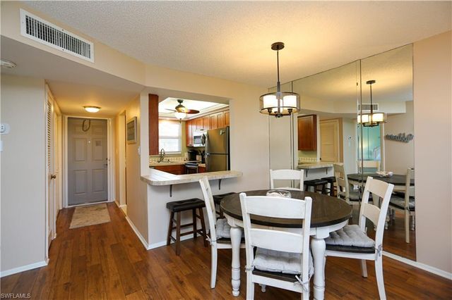 300 Forest Lakes BLVD 202, Naples, FL 34105
