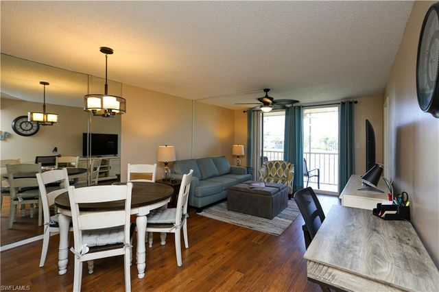 300 Forest Lakes BLVD 202, Naples, FL 34105