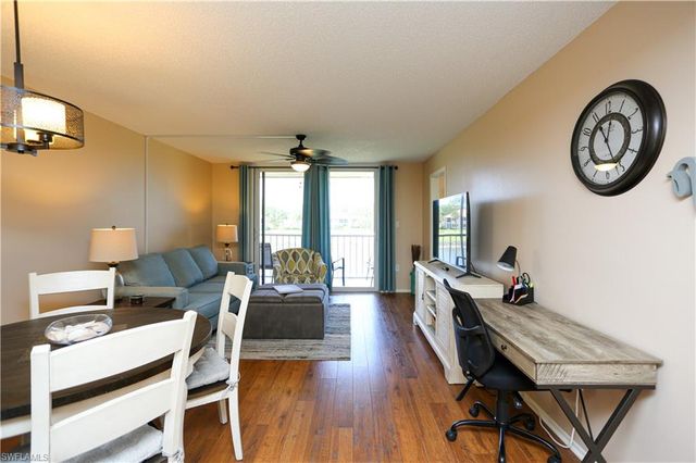 300 Forest Lakes BLVD 202, Naples, FL 34105