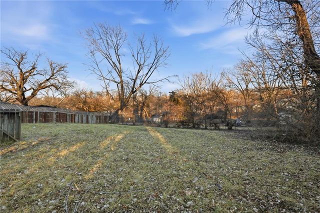 7867 James A Reed Road, Kansas City, MO 64138