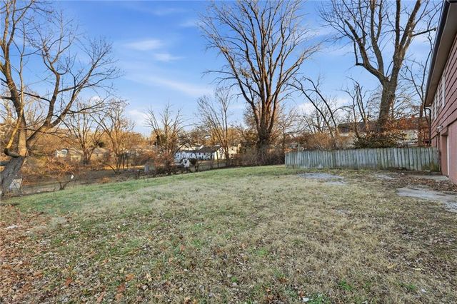 7867 James A Reed Road, Kansas City, MO 64138
