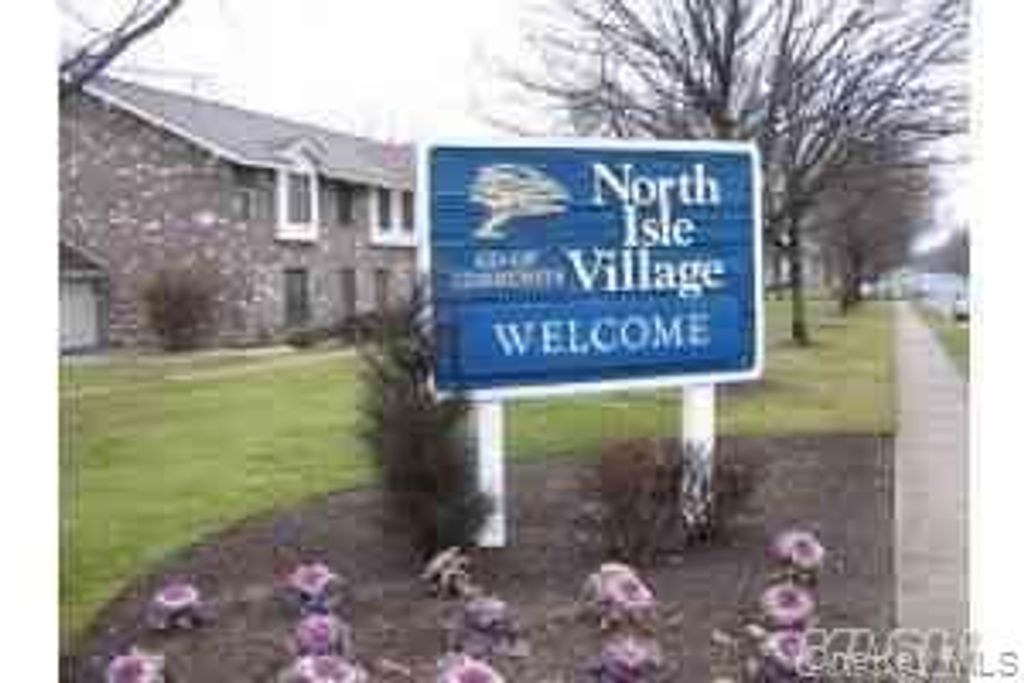 226 Pointe 226, Coram, NY 11727