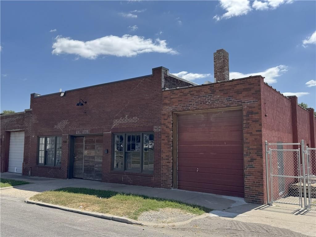 1926 Howard Street, St Joseph, MO 64501