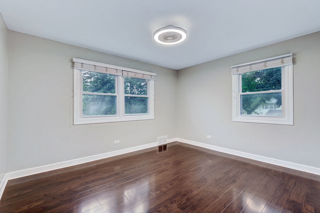 1423 S Cypress Drive, Mount Prospect, IL 60056