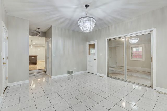 1423 S Cypress Drive, Mount Prospect, IL 60056