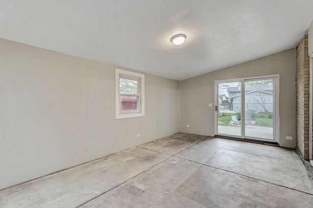 1423 S Cypress Drive, Mount Prospect, IL 60056