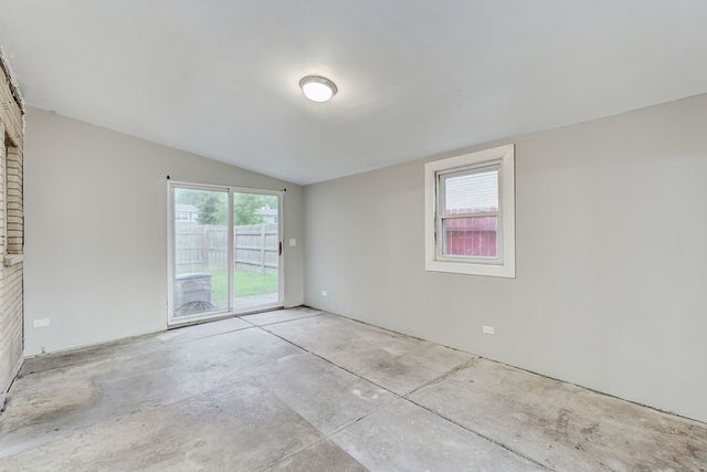 1423 S Cypress Drive, Mount Prospect, IL 60056