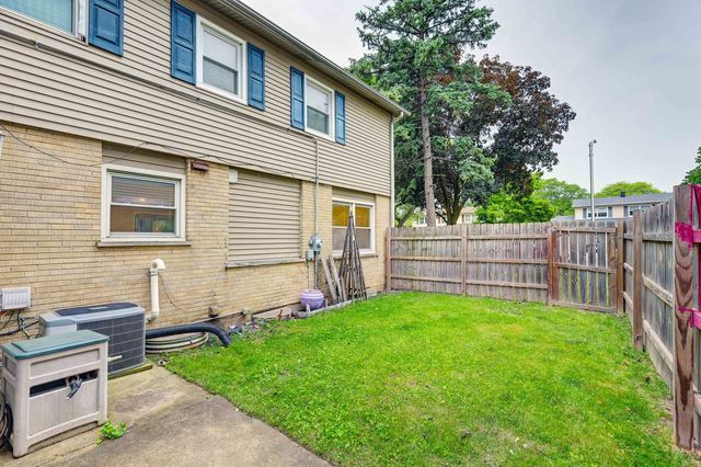 1423 S Cypress Drive, Mount Prospect, IL 60056
