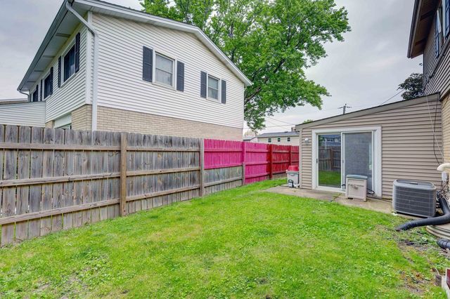1423 S Cypress Drive, Mount Prospect, IL 60056