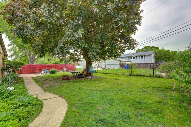 1423 S Cypress Drive, Mount Prospect, IL 60056