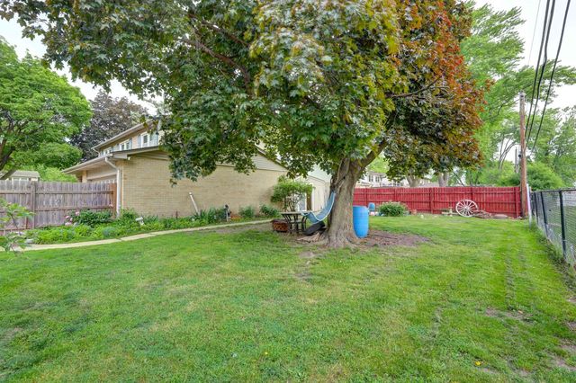 1423 S Cypress Drive, Mount Prospect, IL 60056