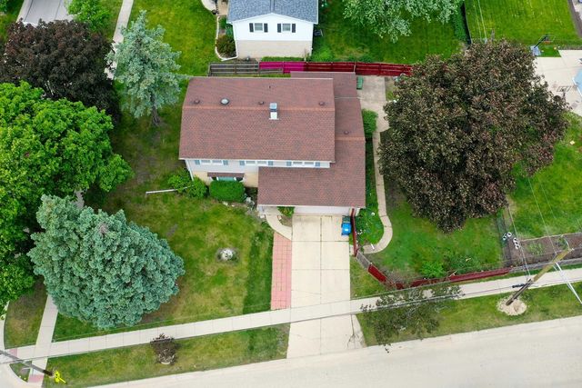 1423 S Cypress Drive, Mount Prospect, IL 60056