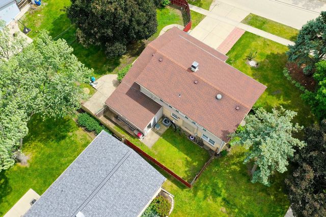1423 S Cypress Drive, Mount Prospect, IL 60056