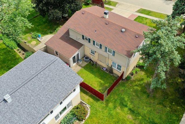 1423 S Cypress Drive, Mount Prospect, IL 60056