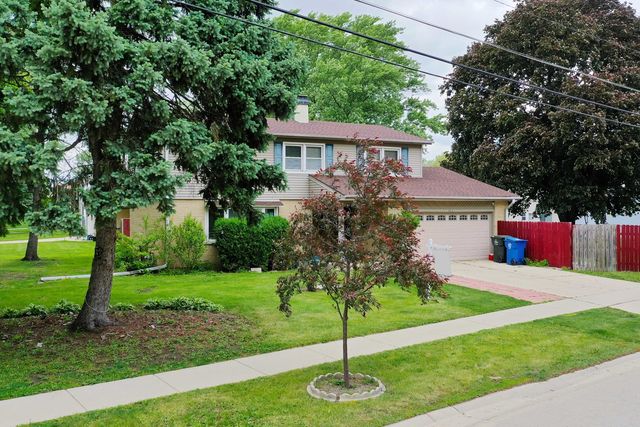 1423 S Cypress Drive, Mount Prospect, IL 60056