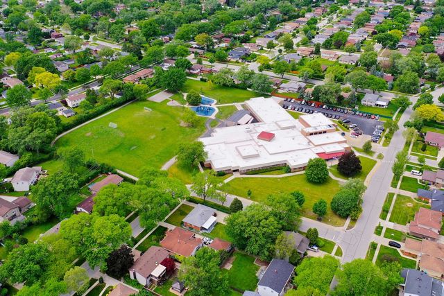 1423 S Cypress Drive, Mount Prospect, IL 60056