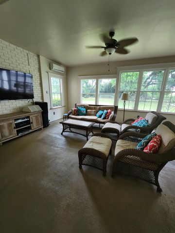 189 Palm Ave, Larose, LA 70373