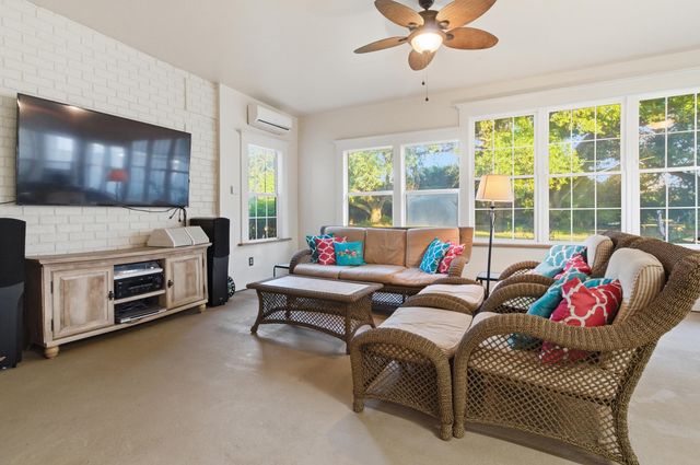 189 Palm Ave, Larose, LA 70373