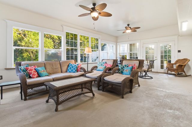 189 Palm Ave, Larose, LA 70373