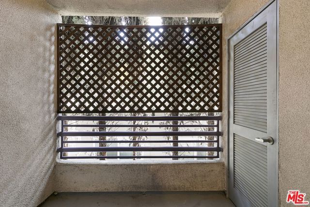 1616 Brockton Avenue 103, Los Angeles, CA 90025