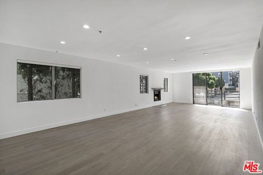 1616 Brockton Avenue 103, Los Angeles, CA 90025