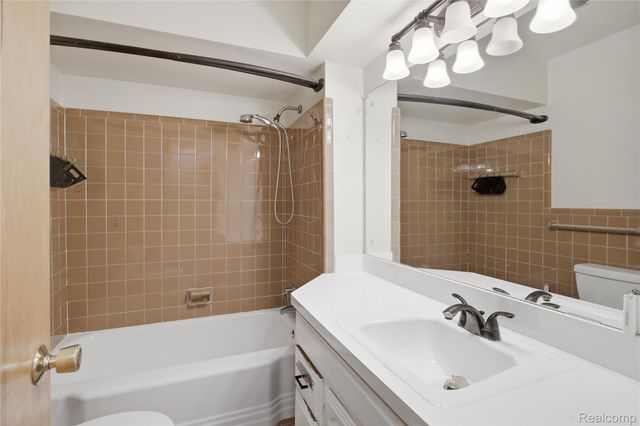 29256 Utley Road, Farmington Hills, MI 48334