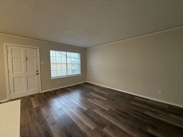 3624 Parkridge Drive 214, Dallas, TX 75234