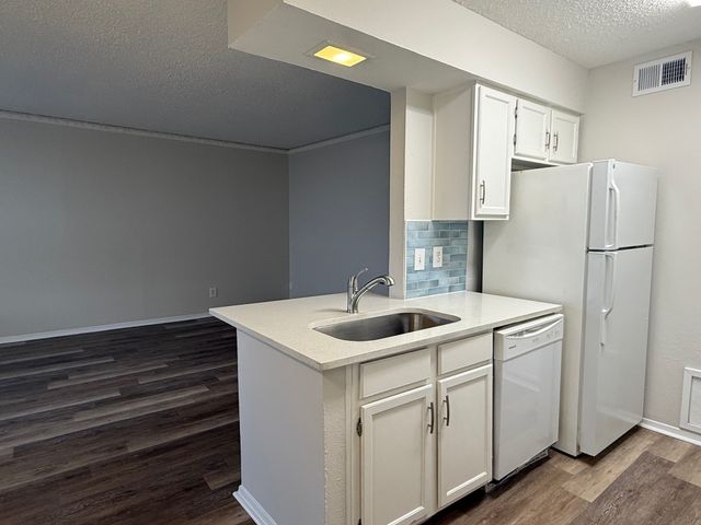 3624 Parkridge Drive 214, Dallas, TX 75234