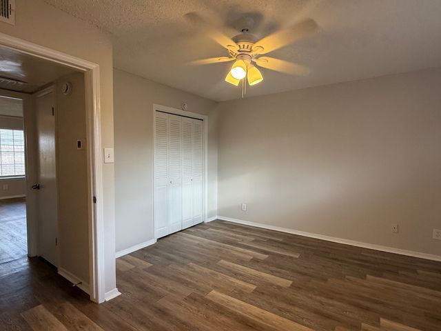 3624 Parkridge Drive 214, Dallas, TX 75234