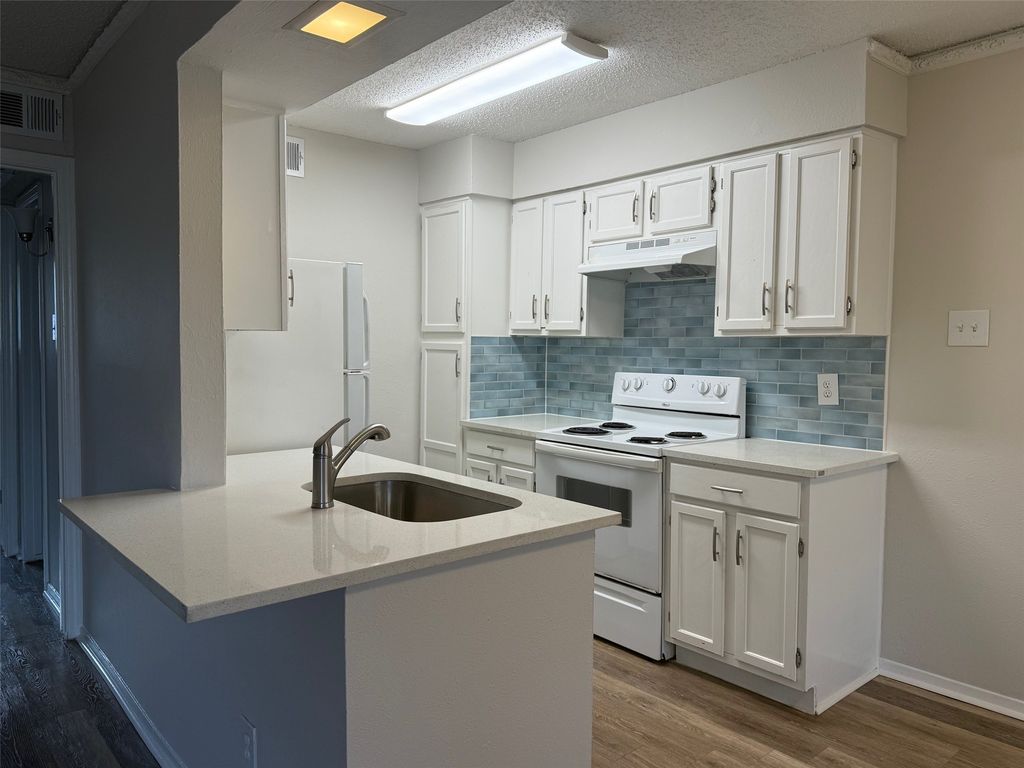 3624 Parkridge Drive 214, Dallas, TX 75234