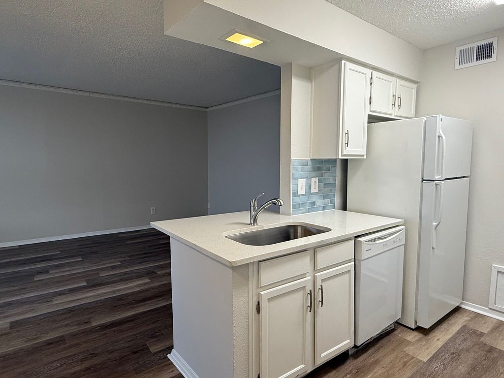 3624 Parkridge Drive 214, Dallas, TX 75234 — photo 3