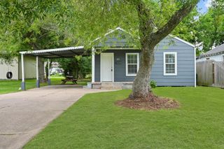 810 15th Avenue N, Texas City, TX 77590