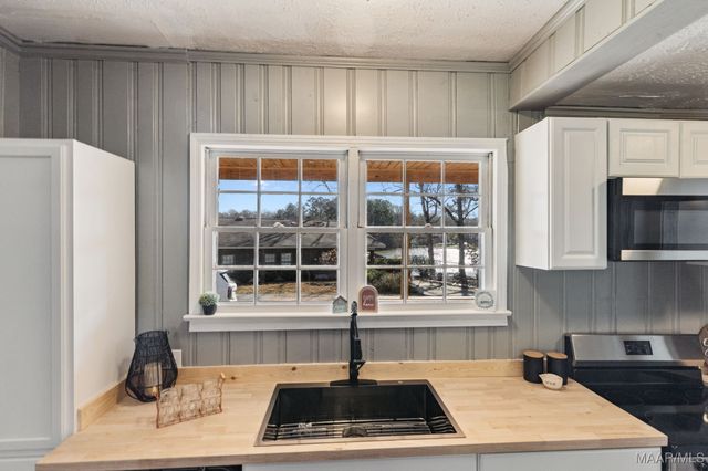 203 Briar Loop Road, Deatsville, AL 36022