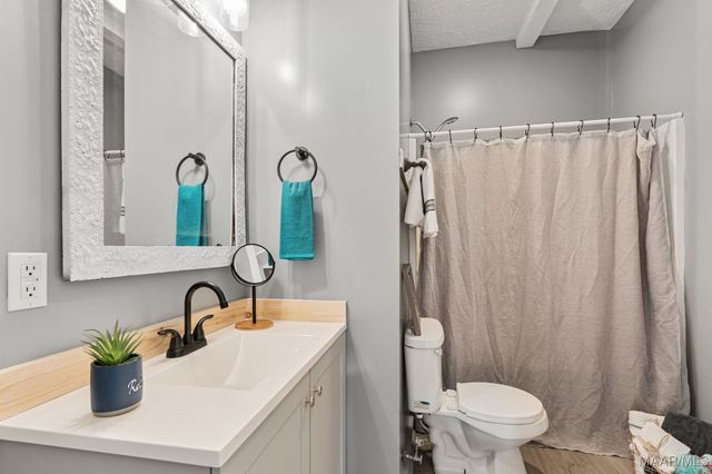 203 Briar Loop Road, Deatsville, AL 36022