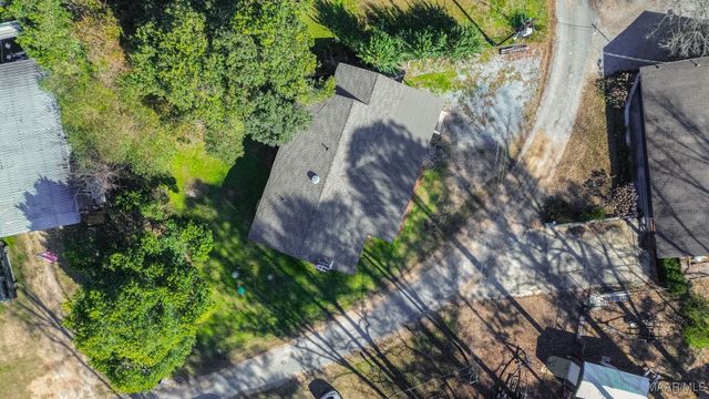 203 Briar Loop Road, Deatsville, AL 36022