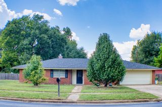 202 Rose Marie Boulevard, Hearne, TX 77859