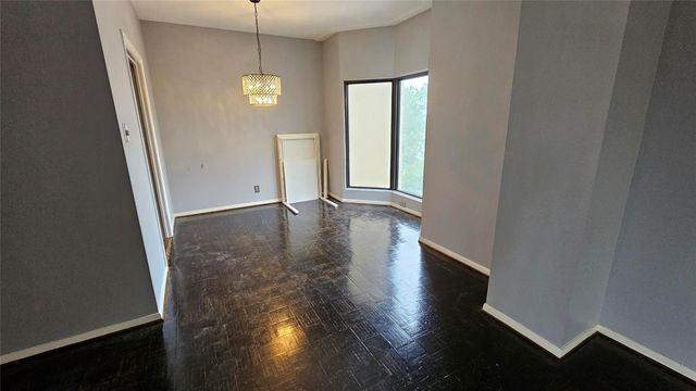 661 Bering Drive 407, Houston, TX 77057