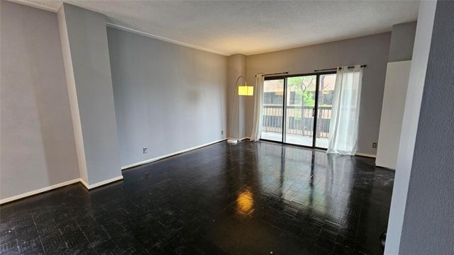 661 Bering Drive 407, Houston, TX 77057