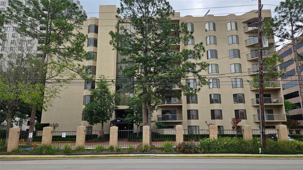 661 Bering Drive 407, Houston, TX 77057