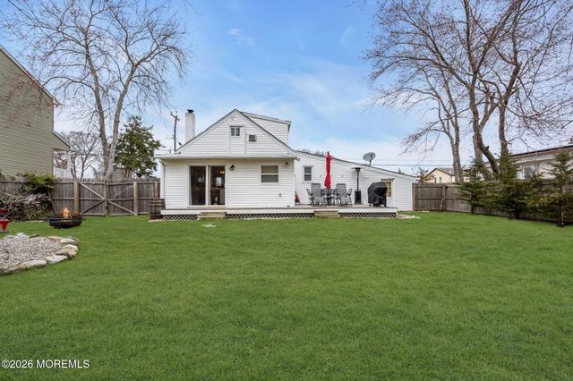 82 Clearwater Drive, Waretown, NJ 08758