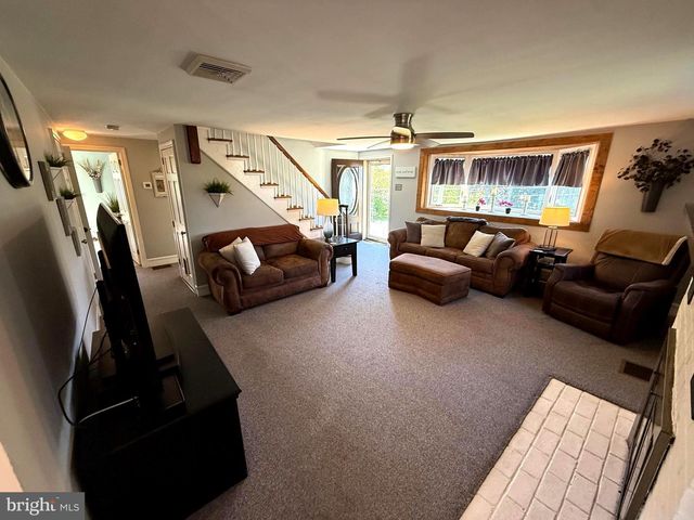 1495 CEDAR HILL RD, Pottstown, PA 19464