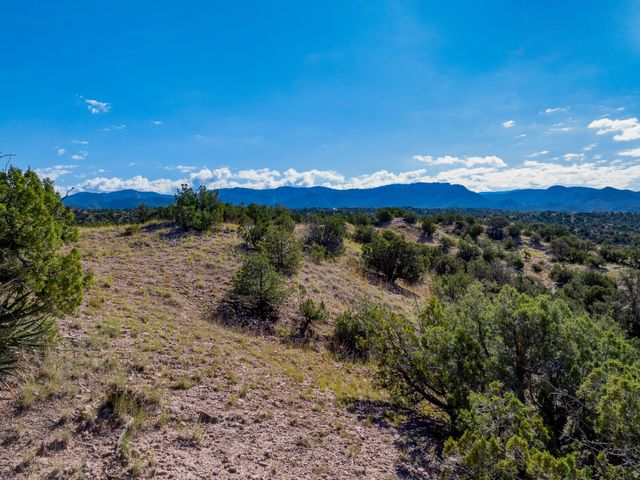 43 Calle Cielo, Santa Fe, NM 87506