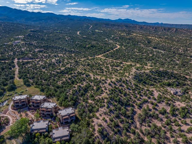 43 Calle Cielo, Santa Fe, NM 87506