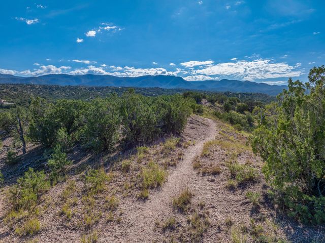 43 Calle Cielo, Santa Fe, NM 87506