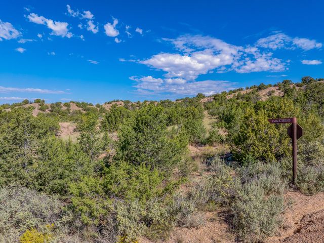 43 Calle Cielo, Santa Fe, NM 87506