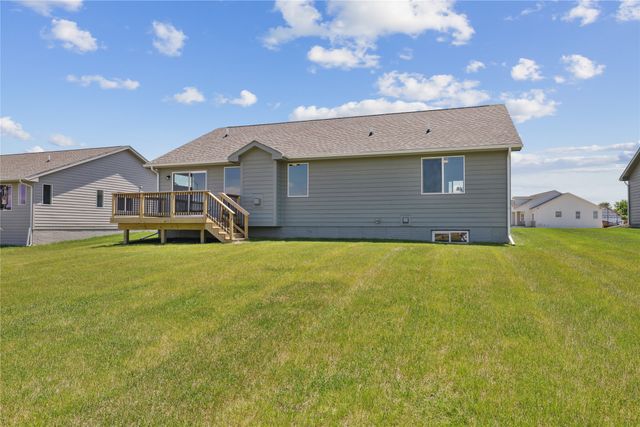 1465 NW Bull Run Court, Waukee, IA 50263