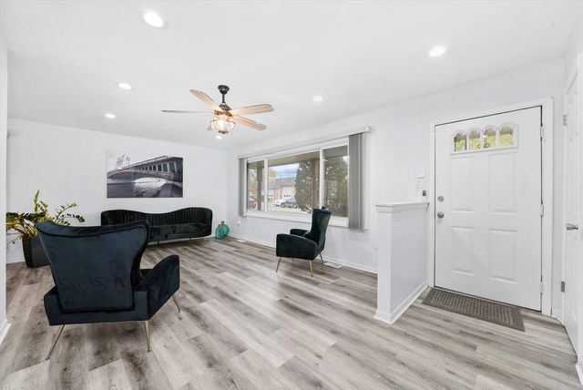 14116 S Hoxie Avenue, Burnham, IL 60633