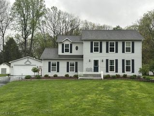 149 Mapleview Court, New Middletown, OH 44442